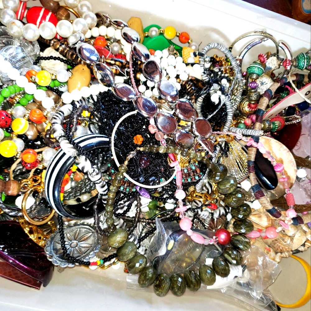 8+ lbs. Junk Jewelry/ Costume Jewelry/ Accessories/ Crafting Beads